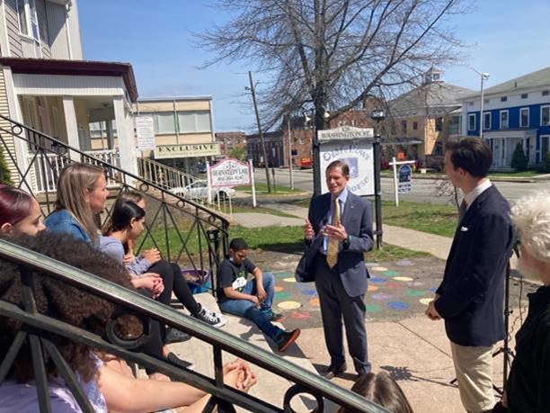 Senator Blumenthal visited Oddfellows Community Playhouse Youth Theater in Middletown to announce $48,000 in federal funding to send teaching artists to the lowest income neighborhoods in Middletown and bring youth from these neighborhoods to the theater for afterschool programs.